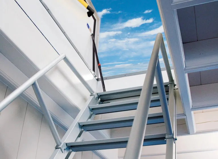 Fire rated roof hatch with fixed stairs